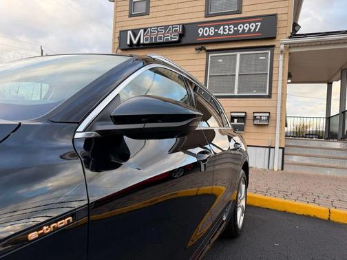 2019 Audi e-tron Premium Plus