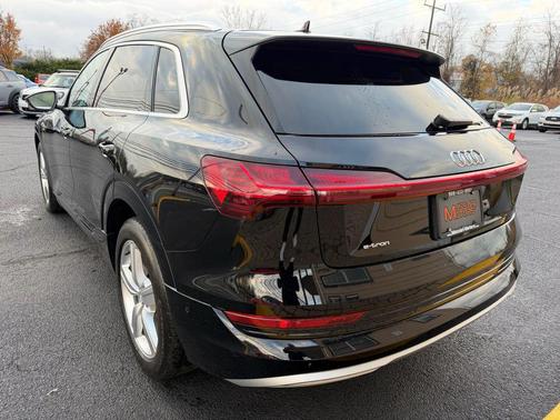 2019 Audi e-tron Premium Plus