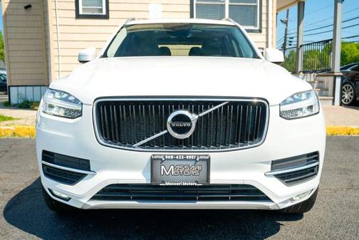 White 2019 Volvo XC90 T6 Momentum