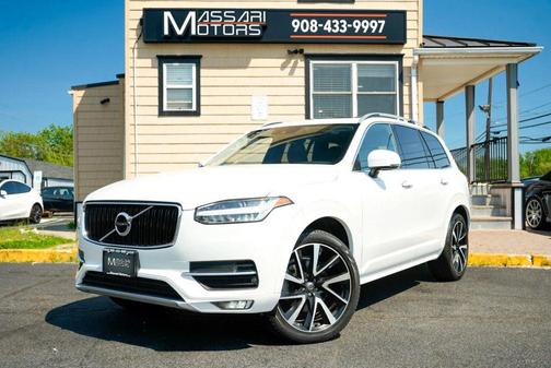White 2019 Volvo XC90 T6 Momentum