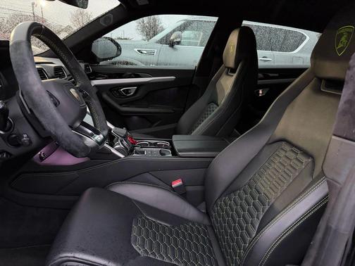 2022 Lamborghini Urus Sport Utility 4D