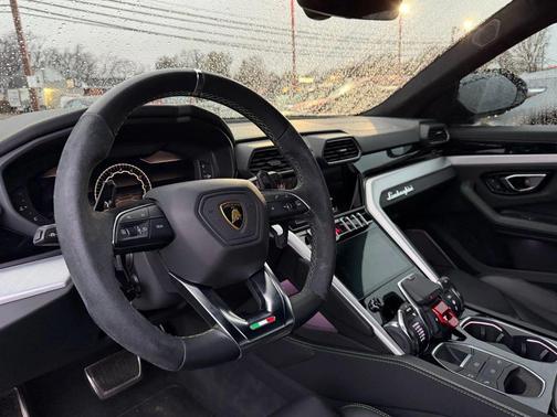 2022 Lamborghini Urus Sport Utility 4D