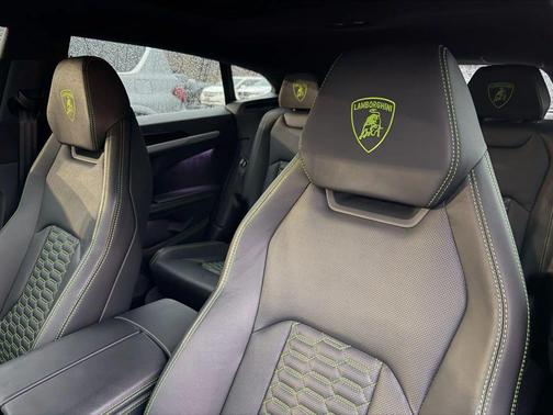 2022 Lamborghini Urus Sport Utility 4D