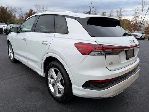 2022 Audi e-tron Premium Plus