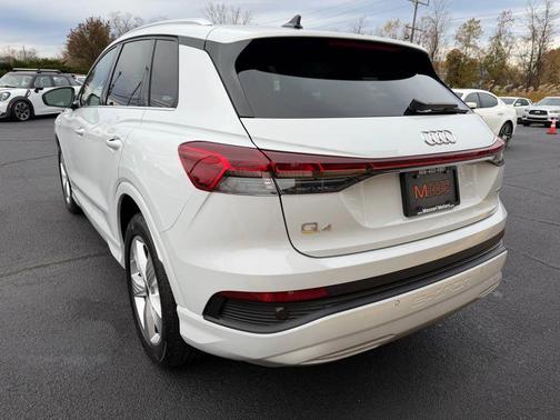 2022 Audi e-tron Premium Plus