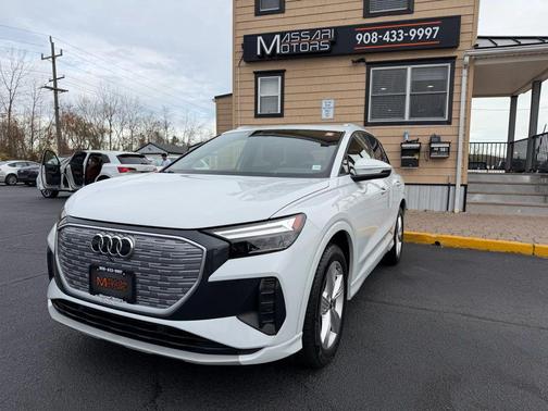 2022 Audi e-tron Premium Plus