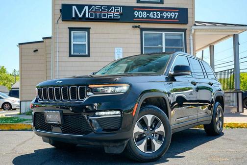 Diamond Black Crystal Pearlcoat 2023 Jeep Grand Cherokee 4xe Base