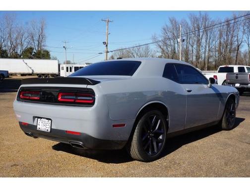 Photo 3 of 23 of 2021 Dodge Challenger SXT