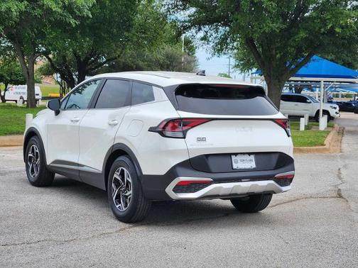 Snow White Pearl 2023 Kia Sportage LX