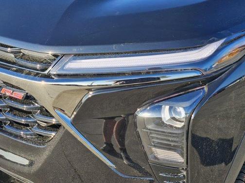 Mosaic Black Metallic 2026 Chevrolet Trax FWD 2RS