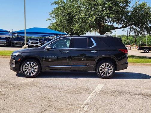 Mosaic Black Metallic 2023 Chevrolet Traverse Premier