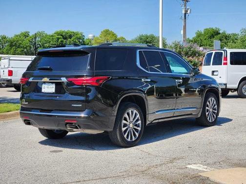 Mosaic Black Metallic 2023 Chevrolet Traverse Premier