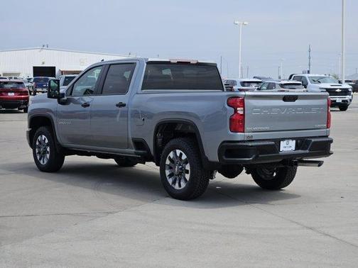 Sterling Gray Metallic 2026 Chevrolet Silverado 2500 Custom