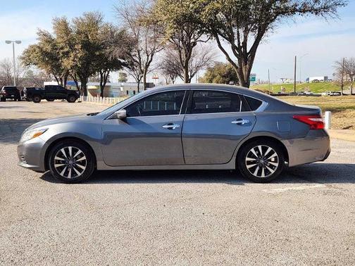 Gun Metallic 2017 Nissan Altima 2.5 SV