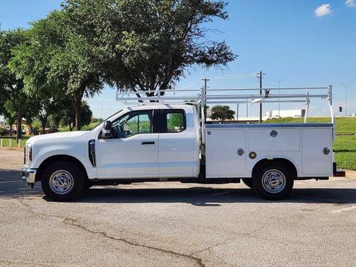 Oxford White 2024 Ford F-250 XL