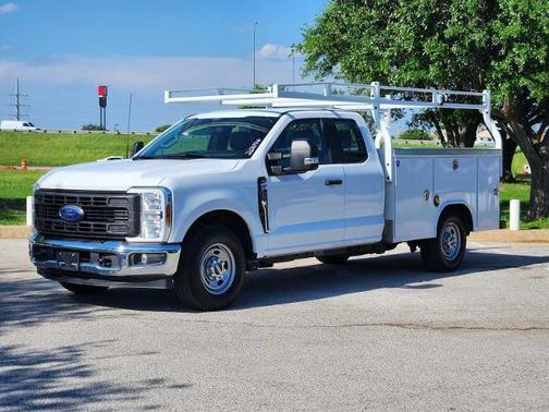 Oxford White 2024 Ford F-250 XL