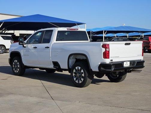 Summit White 2026 Chevrolet Silverado 2500 Custom