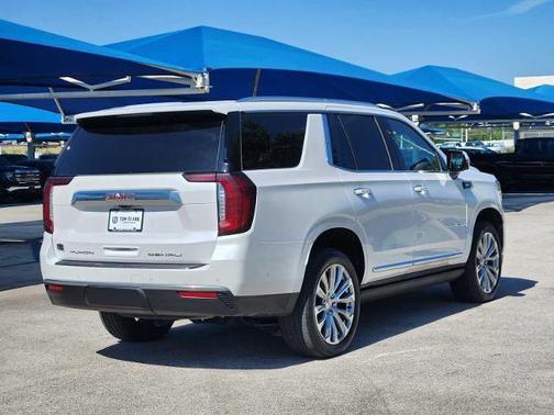 White Frost Tricoat 2023 GMC Yukon Denali