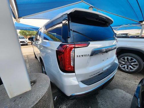 White Frost Tricoat 2023 GMC Yukon XL Denali