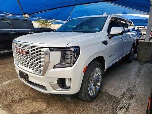 White Frost Tricoat 2023 GMC Yukon XL Denali