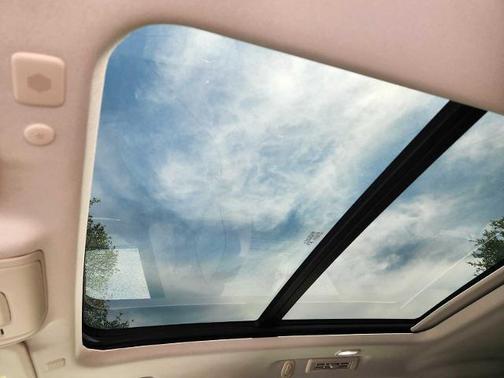 White Frost Tricoat 2023 GMC Yukon XL Denali