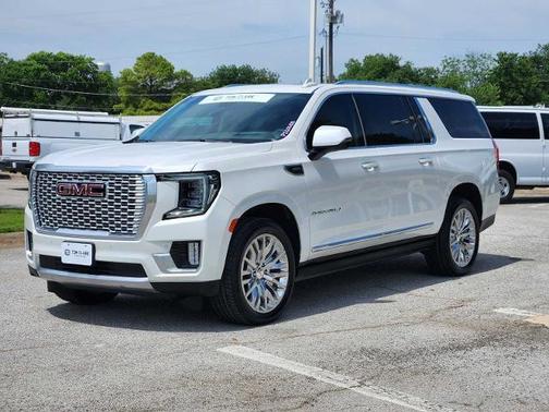 White Frost Tricoat 2023 GMC Yukon XL Denali