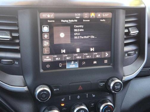 Diamond Black Crystal Pearlcoat 2022 RAM 1500 Big Horn/Lone Star