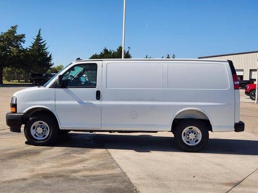 2025 Chevrolet Express 2500 RWD 2500 Regular Wheelbase WT
