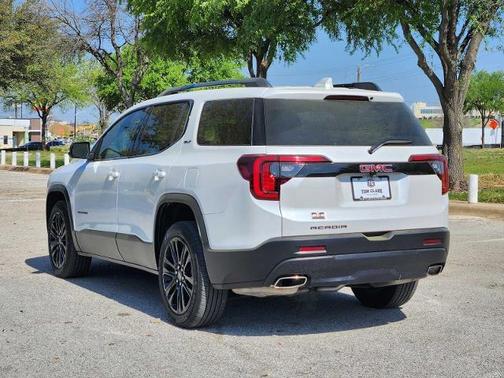 White Frost Tricoat 2023 GMC Acadia FWD SLT