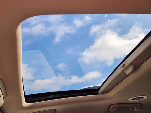 White Frost Tricoat 2019 GMC Acadia Denali