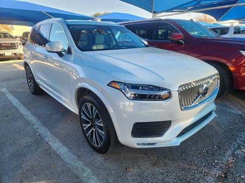 2022 Volvo XC90 T6 Momentum