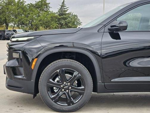 Mosaic Black Metallic 2027 Chevrolet Traverse LT