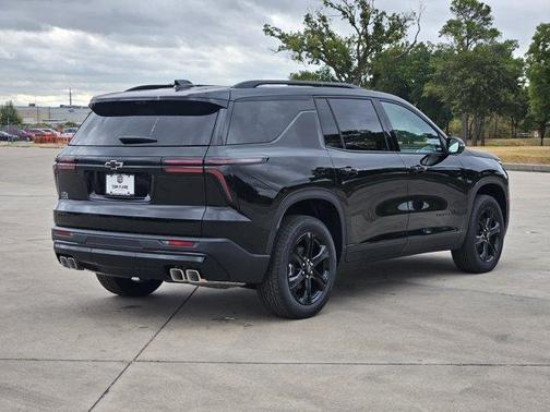 Mosaic Black Metallic 2027 Chevrolet Traverse LT