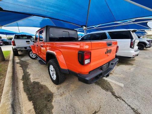 Punkn Metallic Clearcoat 2023 Jeep Gladiator Sport S