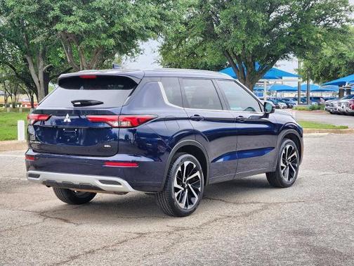 Cosmic Blue Metallic 2024 Mitsubishi Outlander SEL 2.5 2WD