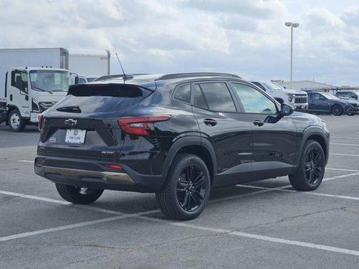Mosaic Black Metallic 2026 Chevrolet Trax FWD ACTIV