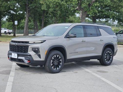 Sandstone Gray 2026 Chevrolet Traverse AWD Z71