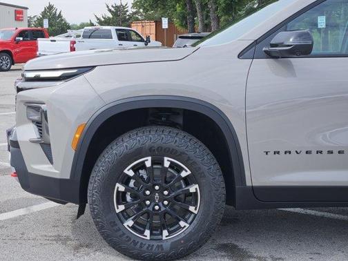 Sandstone Gray 2026 Chevrolet Traverse AWD Z71