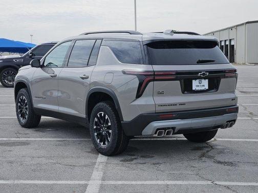 Sandstone Gray 2026 Chevrolet Traverse AWD Z71