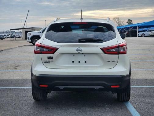 2022 Nissan Rogue Sport SL