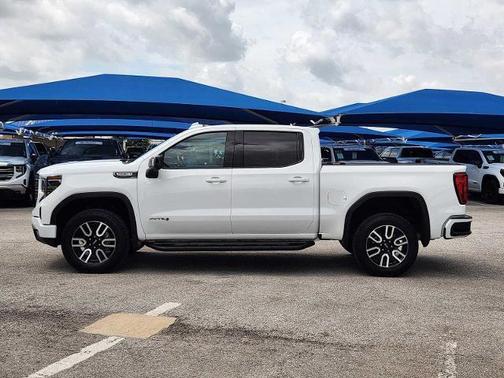 Summit White 2022 GMC Sierra 1500 AT4