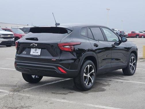 Mosaic Black Metallic 2026 Chevrolet Trax FWD 1RS