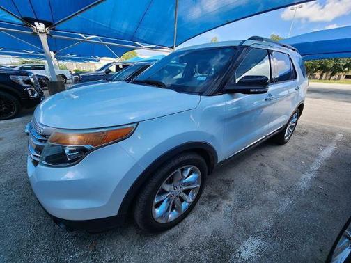 White 2014 Ford Explorer XLT