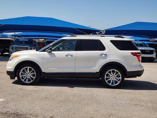White 2014 Ford Explorer XLT