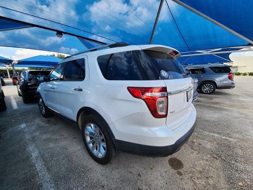 White 2014 Ford Explorer XLT