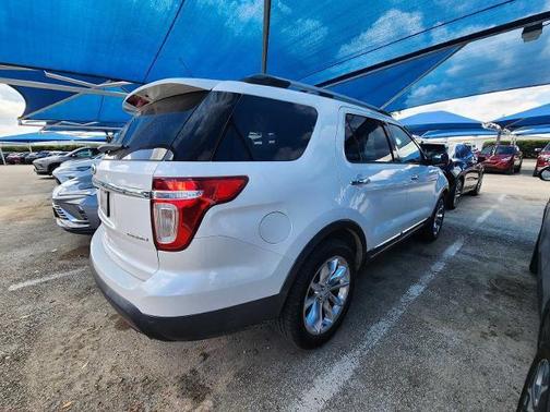 White 2014 Ford Explorer XLT