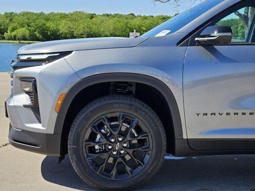Sterling Gray Metallic 2026 Chevrolet Traverse LT