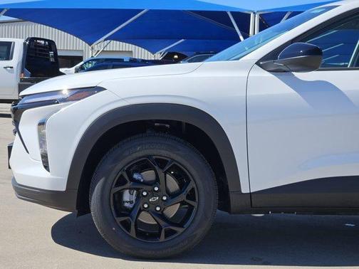 Summit White 2026 Chevrolet Trax LT