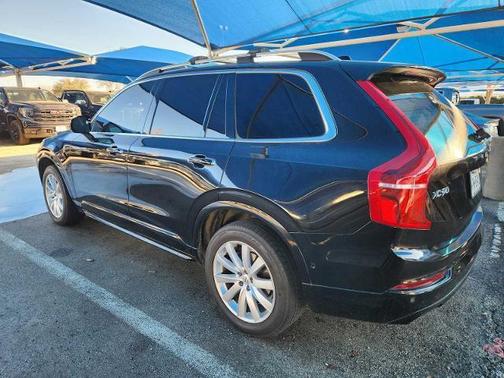 2017 Volvo XC90 T6 Momentum