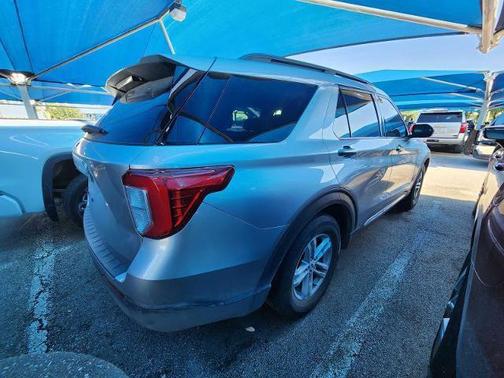 Iconic Silver Metallic 2024 Ford Explorer XLT